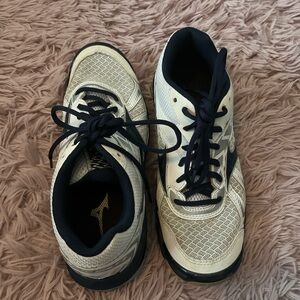 Mizuno white and navy blue Running Shoes